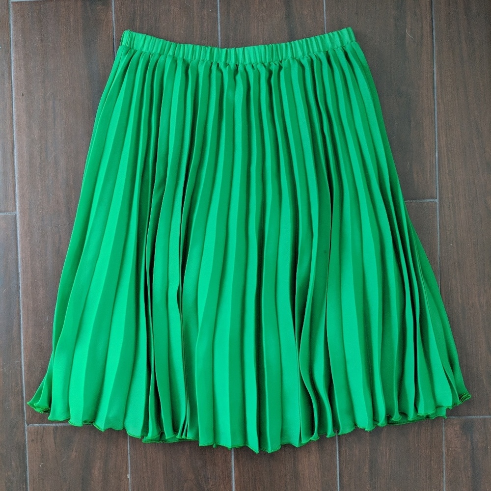 Elle pleated green skirt